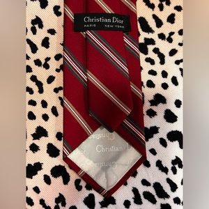 Vintage Christian Dior silk neck tie In excellent vintage condition   100% silk